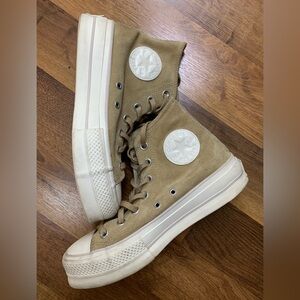 Converse Chuck Taylor High Top Women’s 7.5 Tan Suede Shoes sneakers